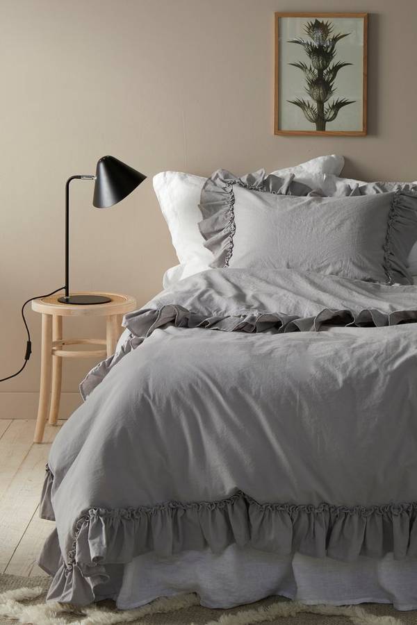 Bilde av Sengesett Juliette Frill, 2 eller 3 deler - Opal Gray
