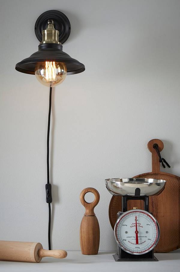 Bilde av Vegglampe Henry Svart - 30151
