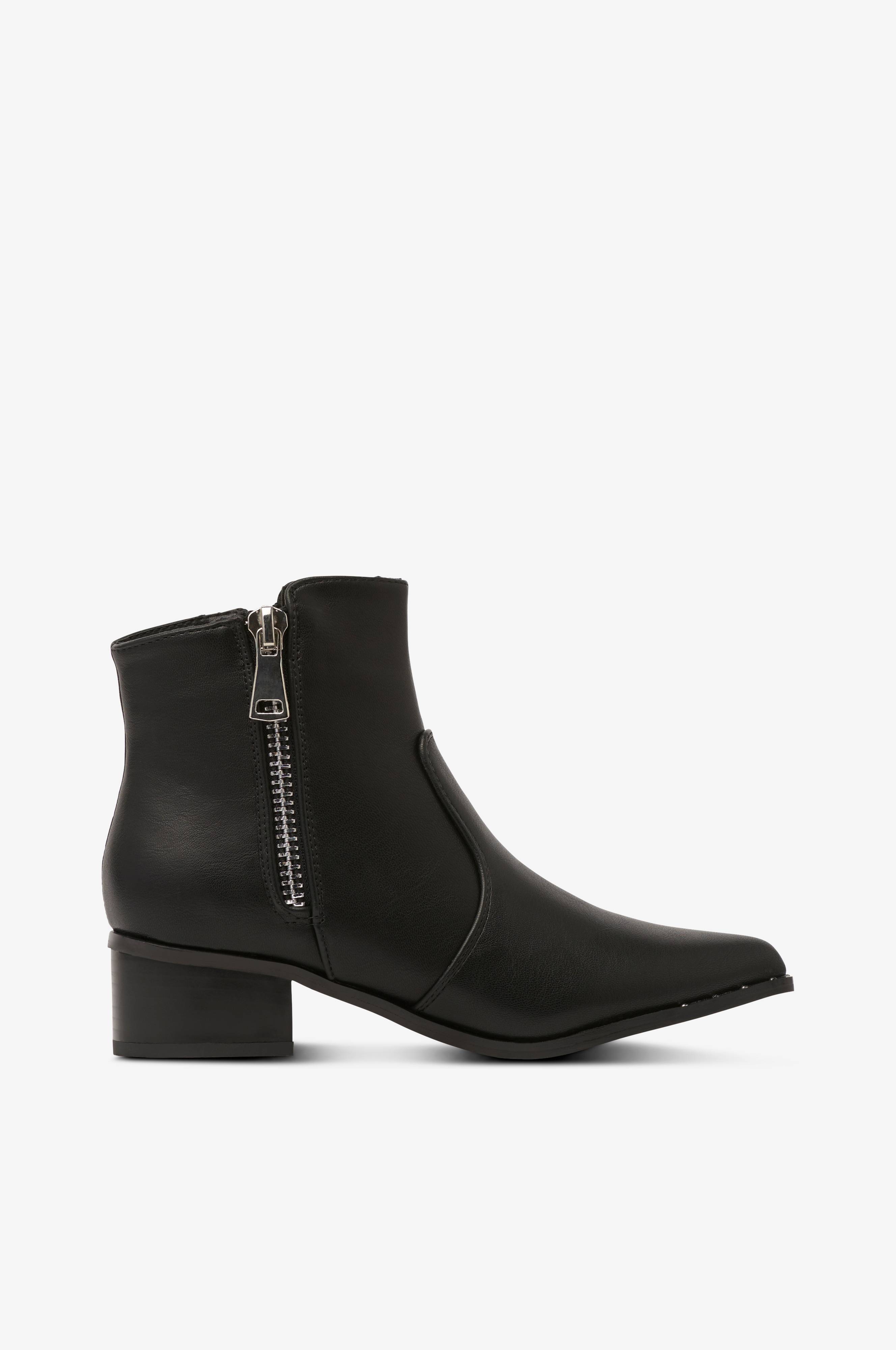 duffy flat boots
