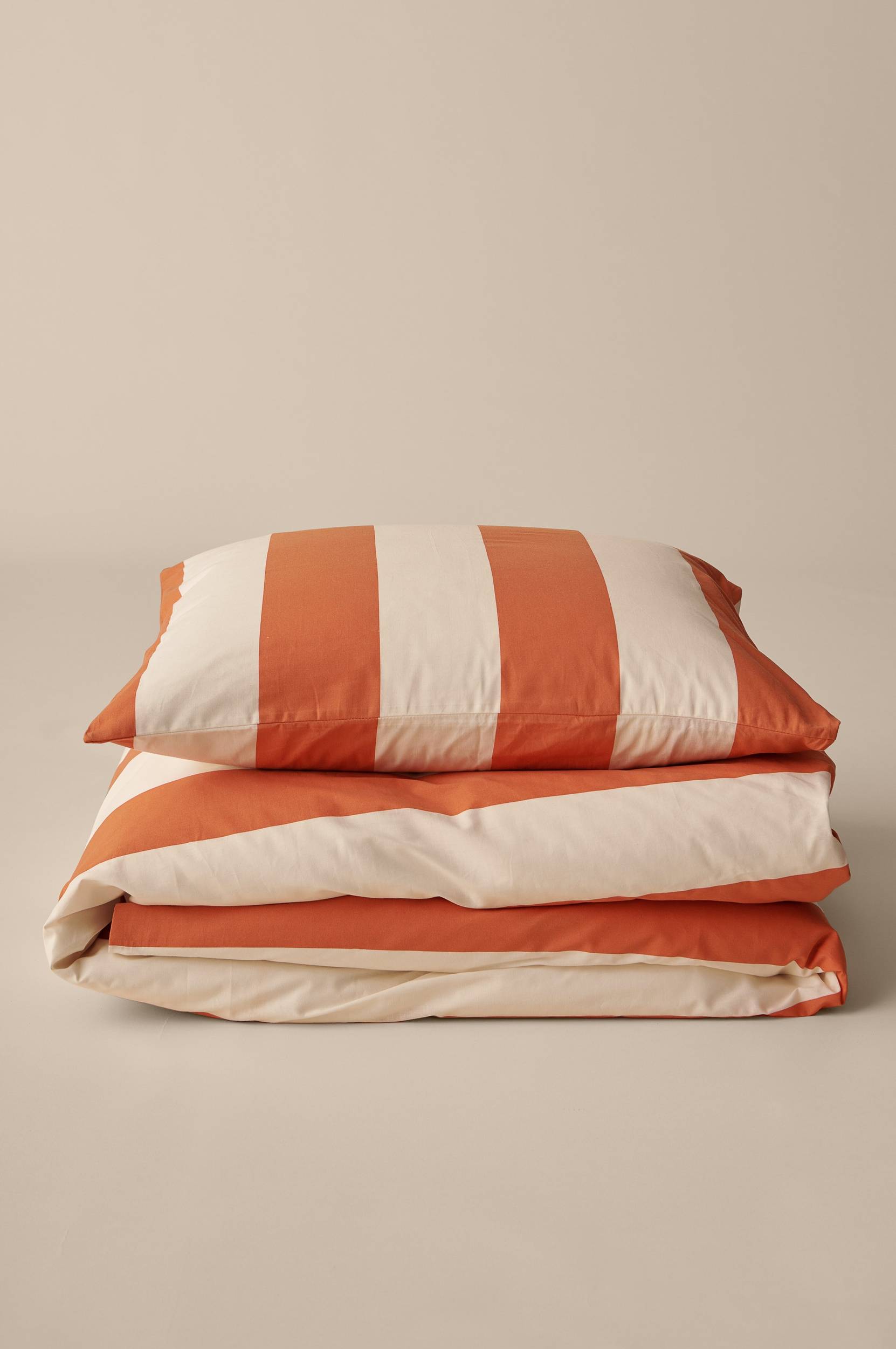 &Home - Påslakanset Heaven Block Stripe i bomull, 2 delar - Orange - 150X210