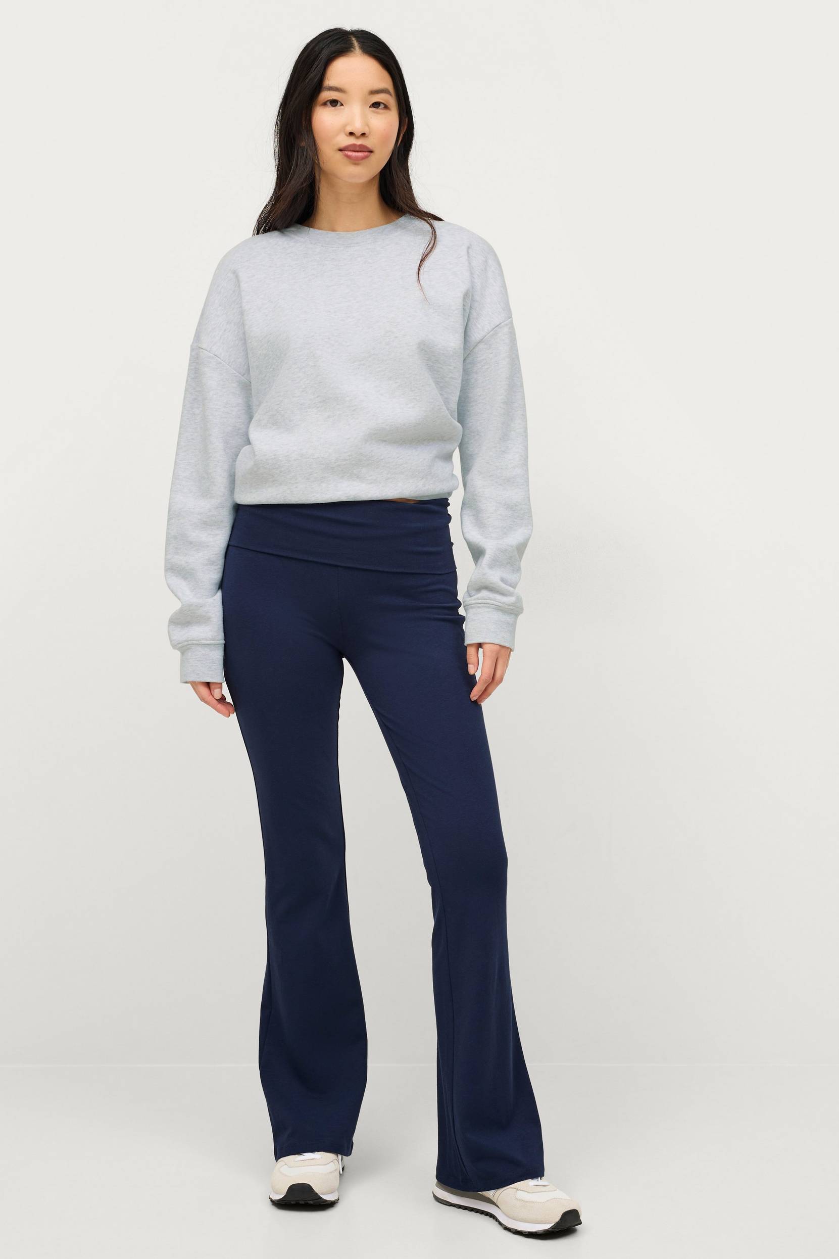 Gina Tricot - Byxor Soft Touch Folded Flare Trousers - Blå - 40/42