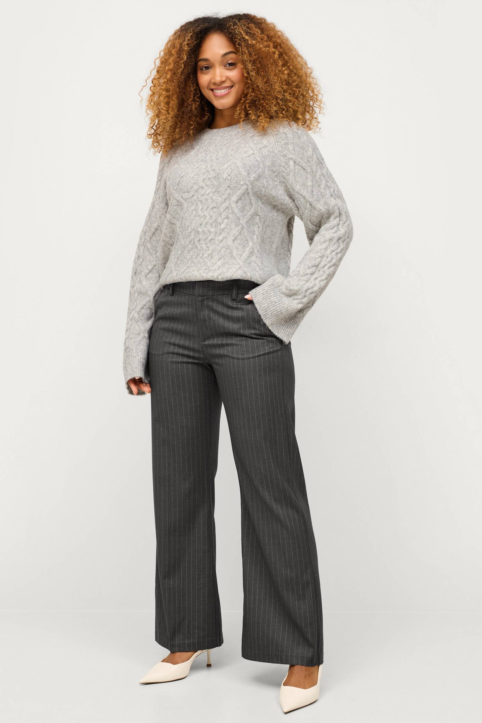 Gina Tricot - Byxor Low Waist Suit Trousers - Grå - 36