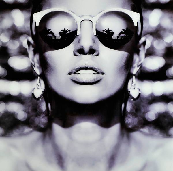 Bilde av Bilde Woman with sunglasses - 1

