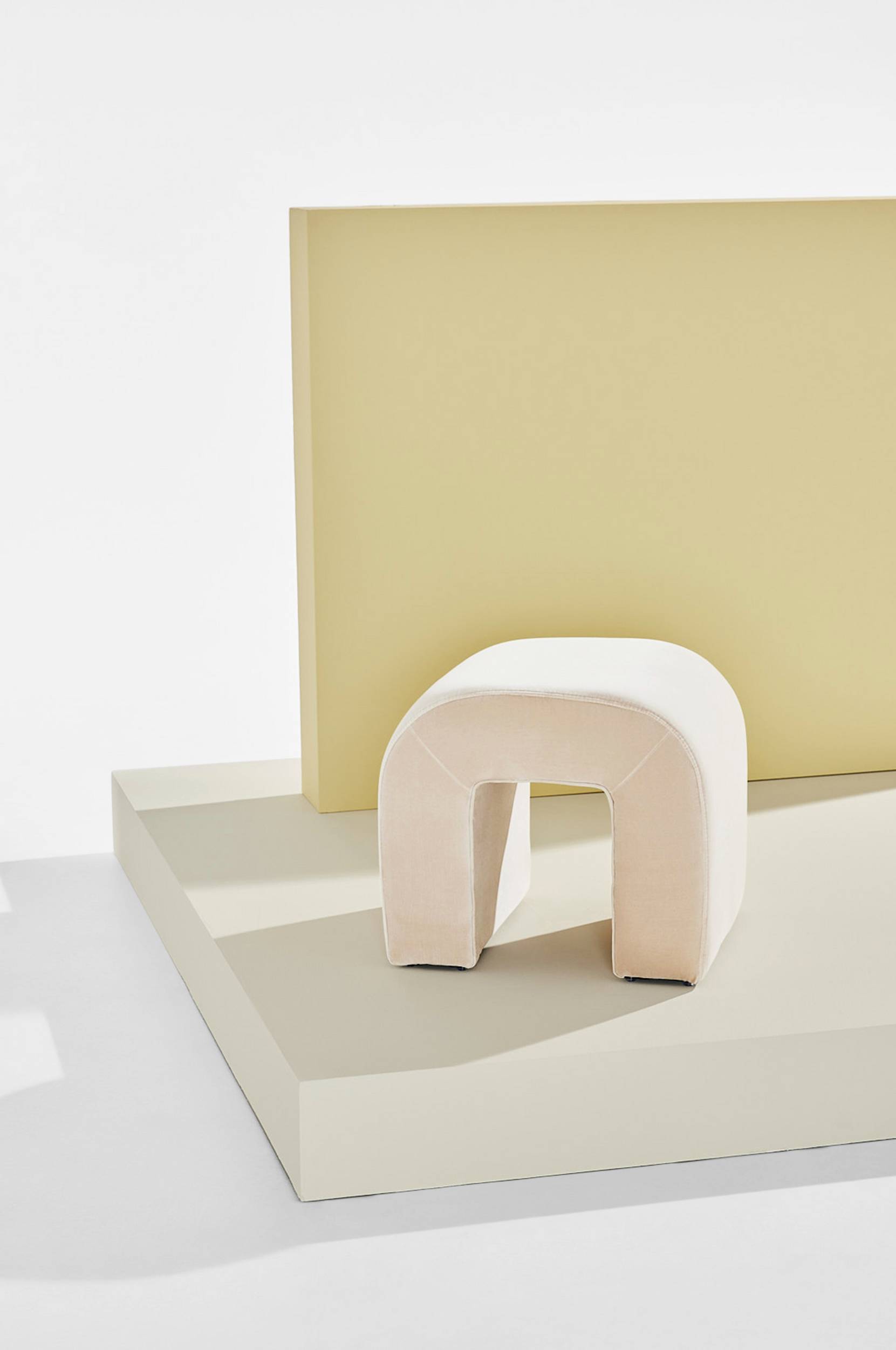 Pastill - Odette puff i sammet - Beige