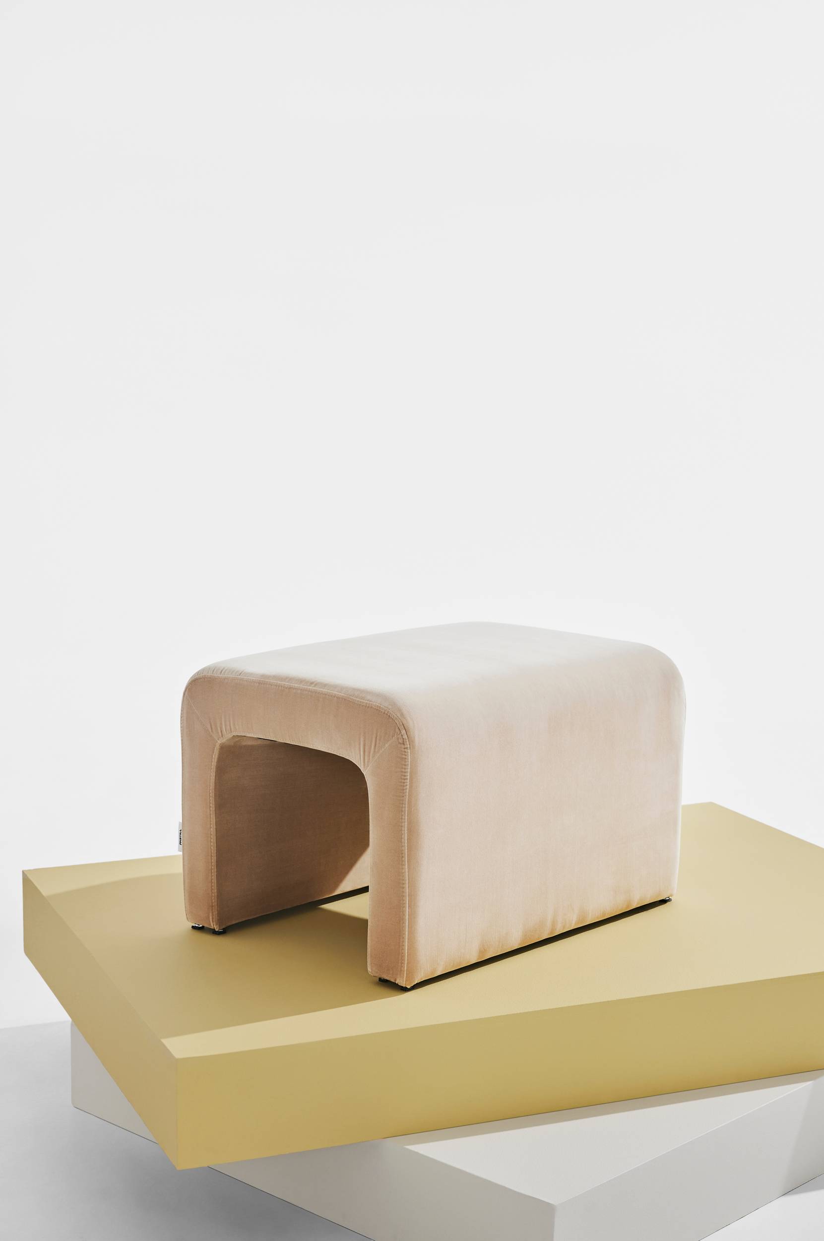 Pastill - Odette fotpall i sammet - Beige