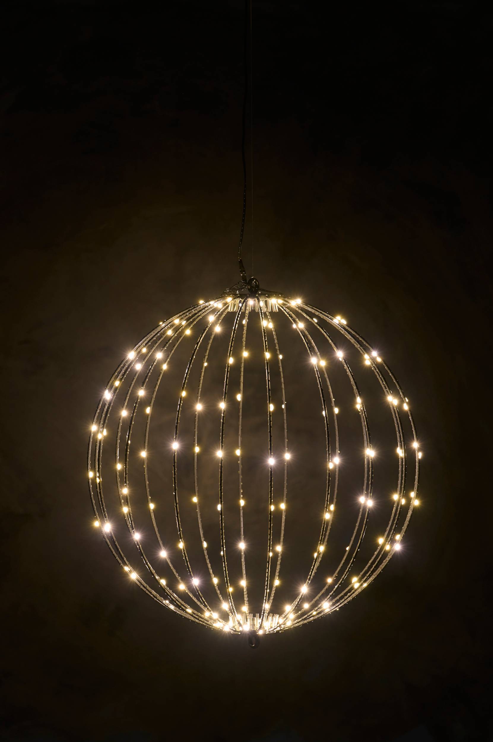 Pallo, jossa 160 LED-lamppua, ajastin, adapteri, halkaisija 35 cm