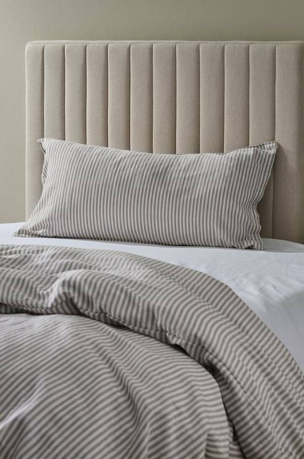 Bilde av BETLEY STRIPE putevar 90x50 cm - 1
