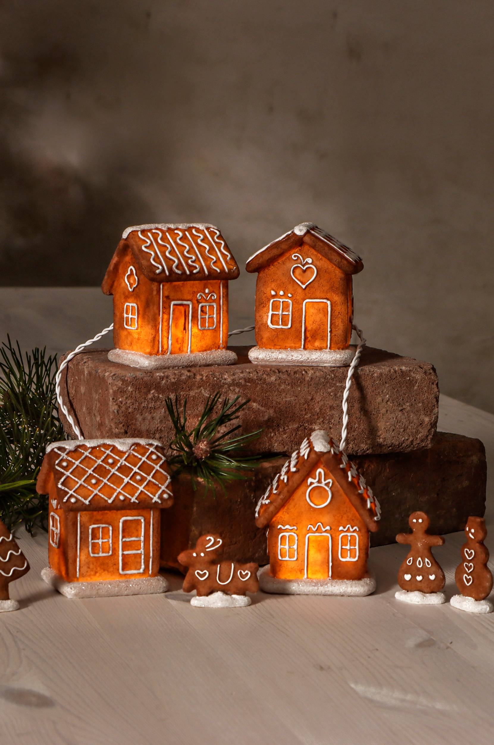 Gingerville by, korkeus 8 cm