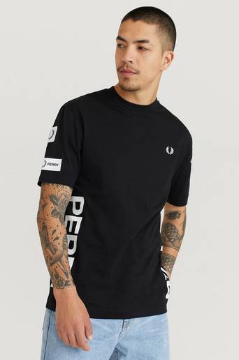 Fred Perry T-Shirt Bold Branding T-Shirt Svart