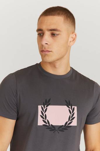 Fred Perry T-Shirt Laurel Wreath Print Tee Grå