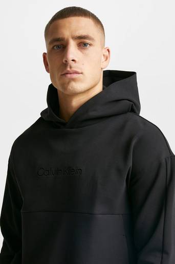 Calvin Klein Hoodie Comfort Debossed Logo Hoodie Svart