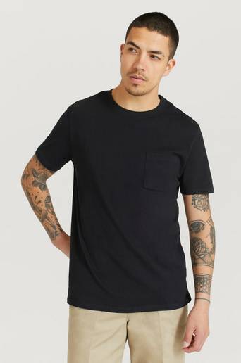 Studio Total T-shirt Capsule Pocket Tee Svart