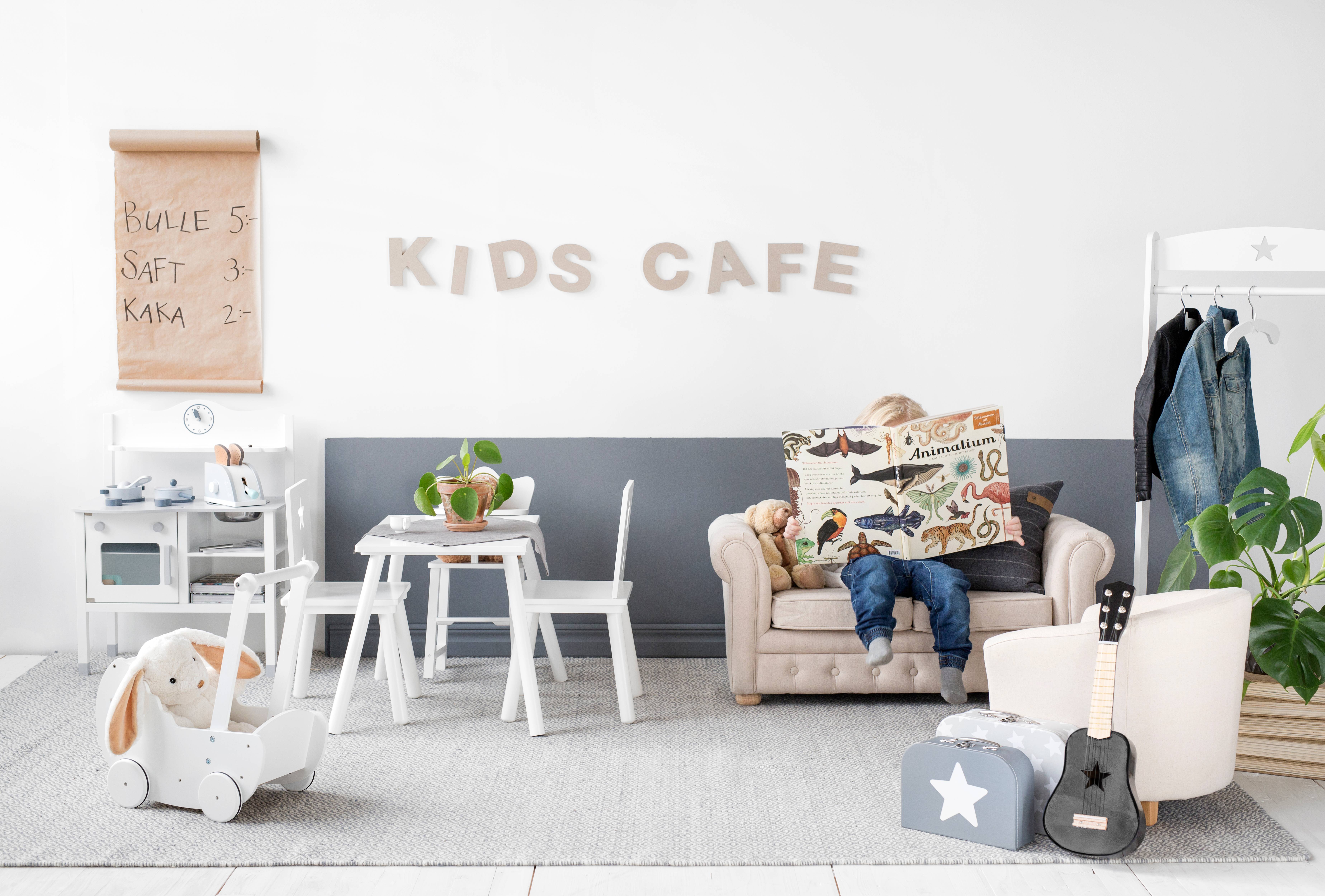 Kids cafe. Store bords Kids Cafe. Coverboy / Cafe Kid.