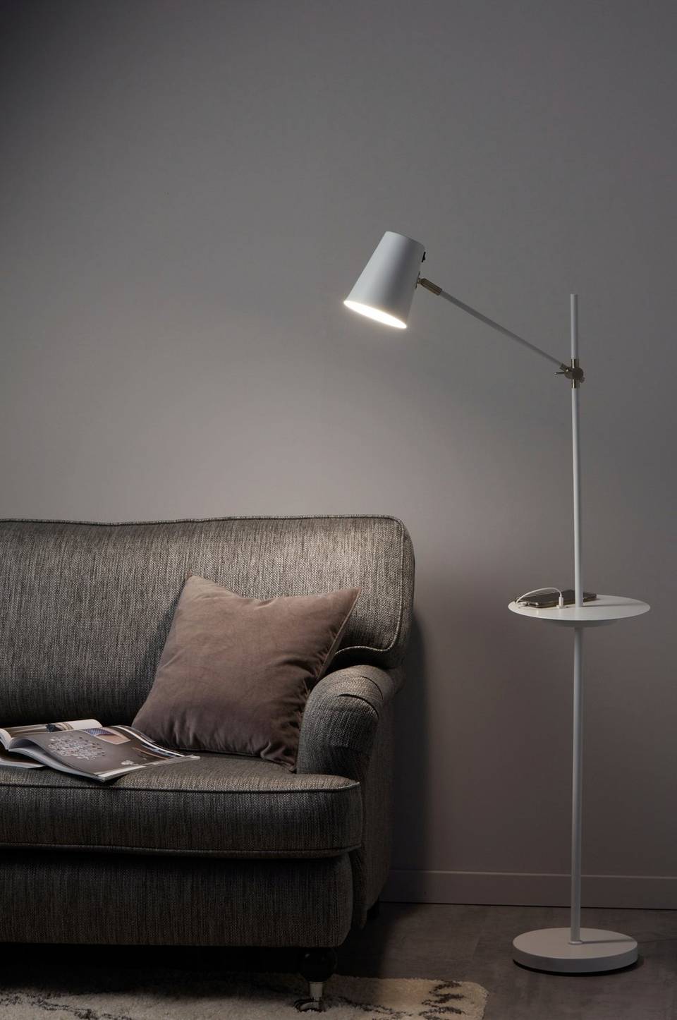 Markslöjd Golvlampa LINEAR 1L USB, vit från Markslöjd, bild 2