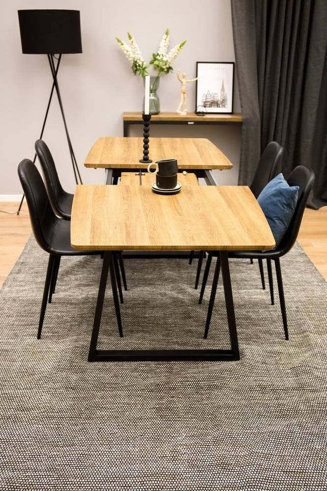 Spisegruppe Isny bord og 4 stk Penally stoler