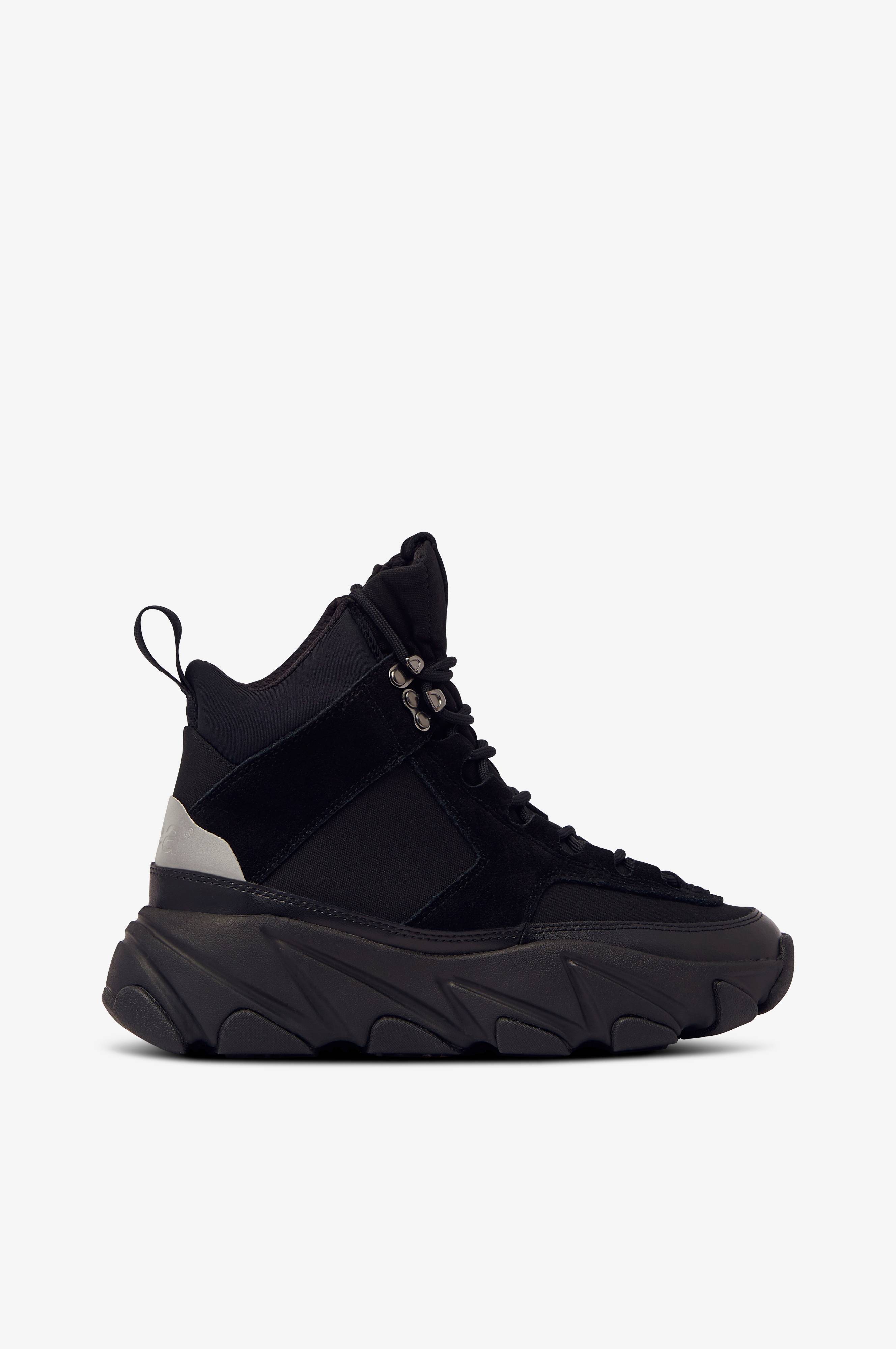 svea fire sneaker boots