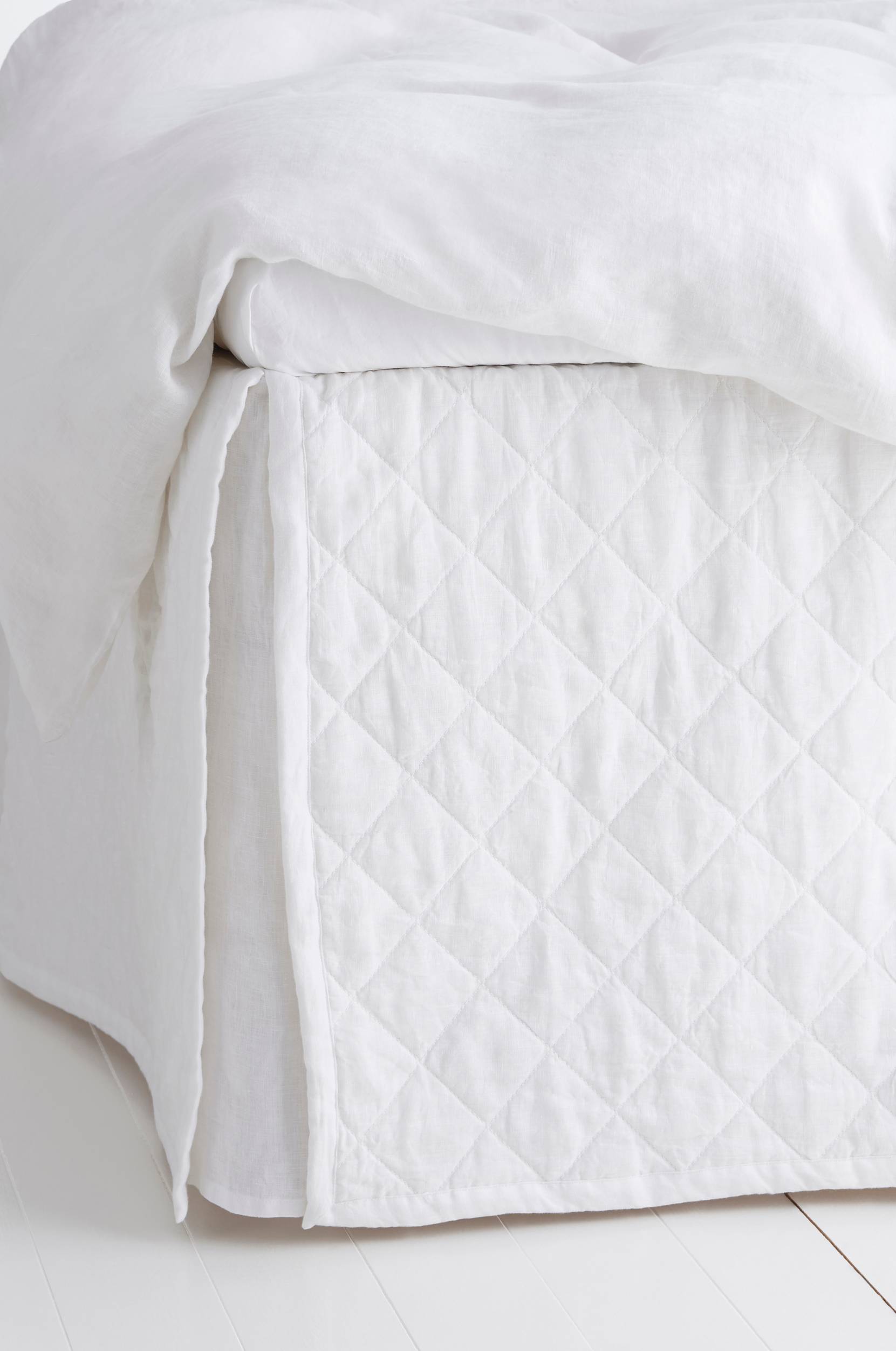 Ellos - Sängkappa Candice Quilted i tvättat lin, höjd 60 cm - Vit - 180X200