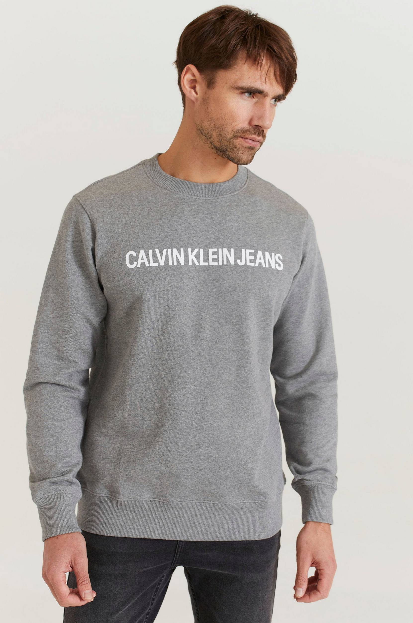 Calvin Klein Jeans - Sweatshirt Core Institutional Logo Sweatshirt - Grå - L