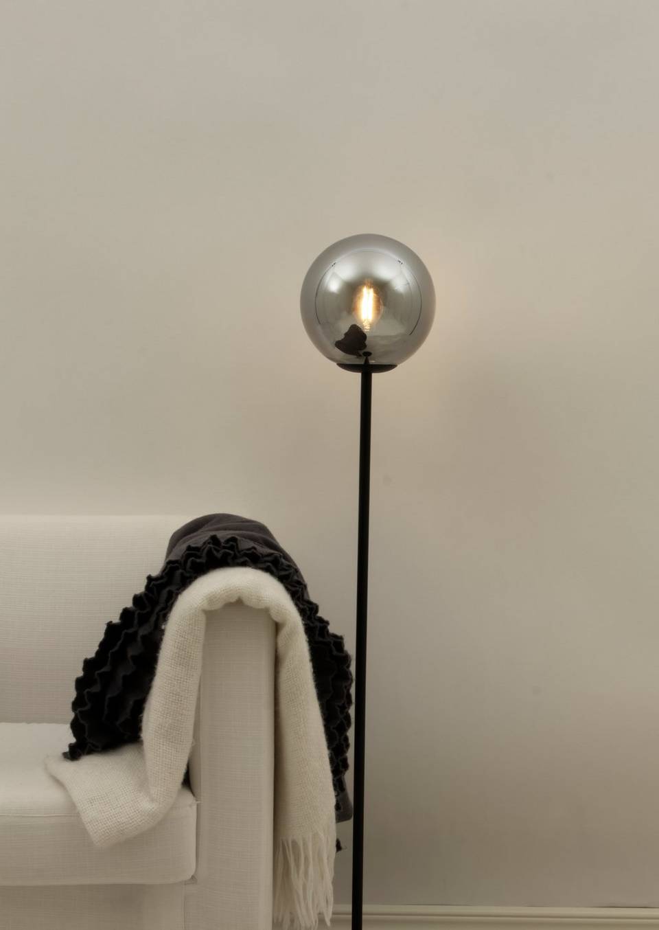 Aneta Lighting Golvlampa Molekyl, svart från Aneta Lighting, bild 2
