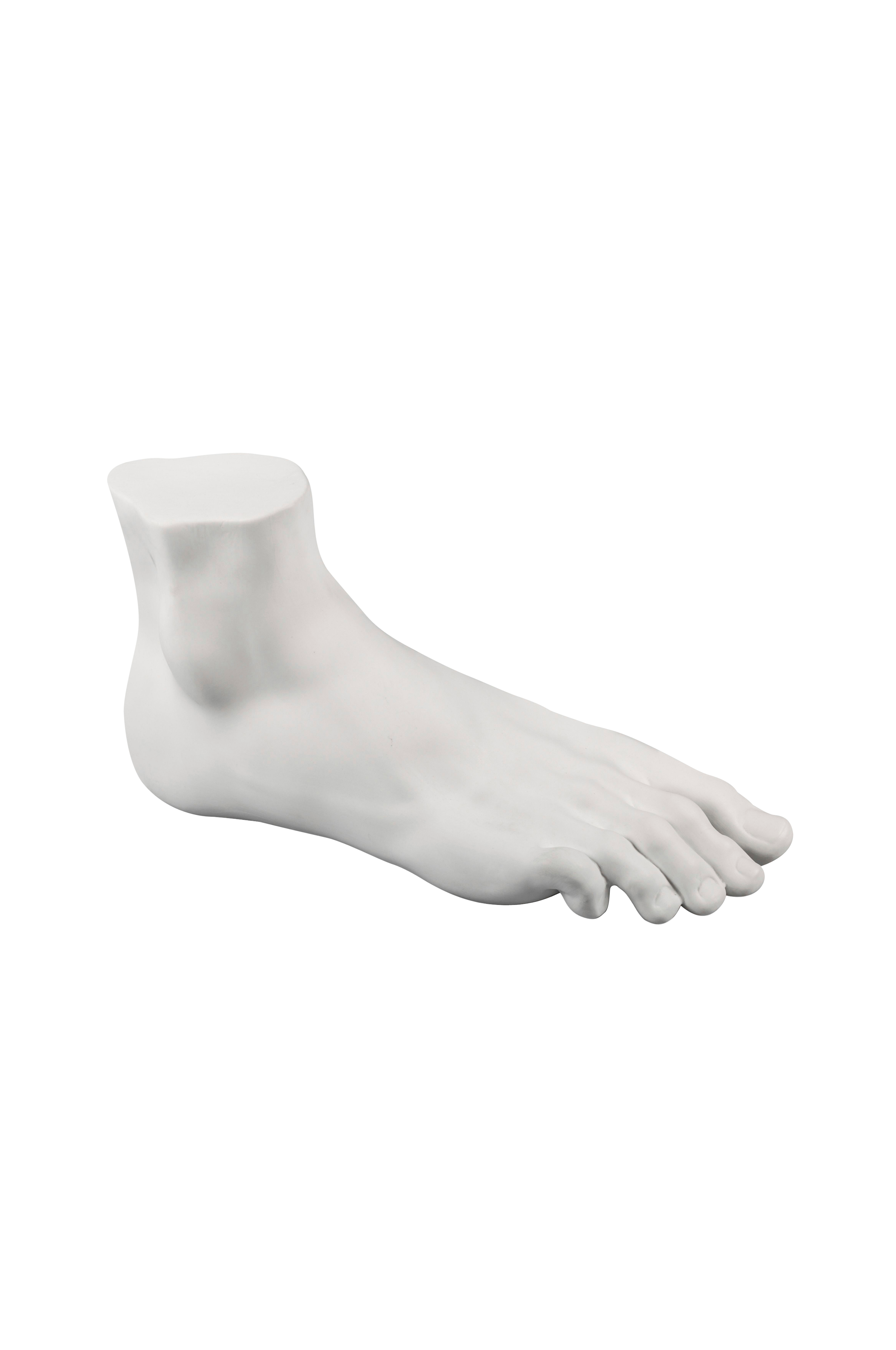 seletti-koriste-man-foot-memorabilia-mvsevm-valkoinen-koriste
