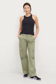 Gina Tricot Cargobyxor Low Waist Cargo Jeans Gr n Cargobyxor Ellos se
