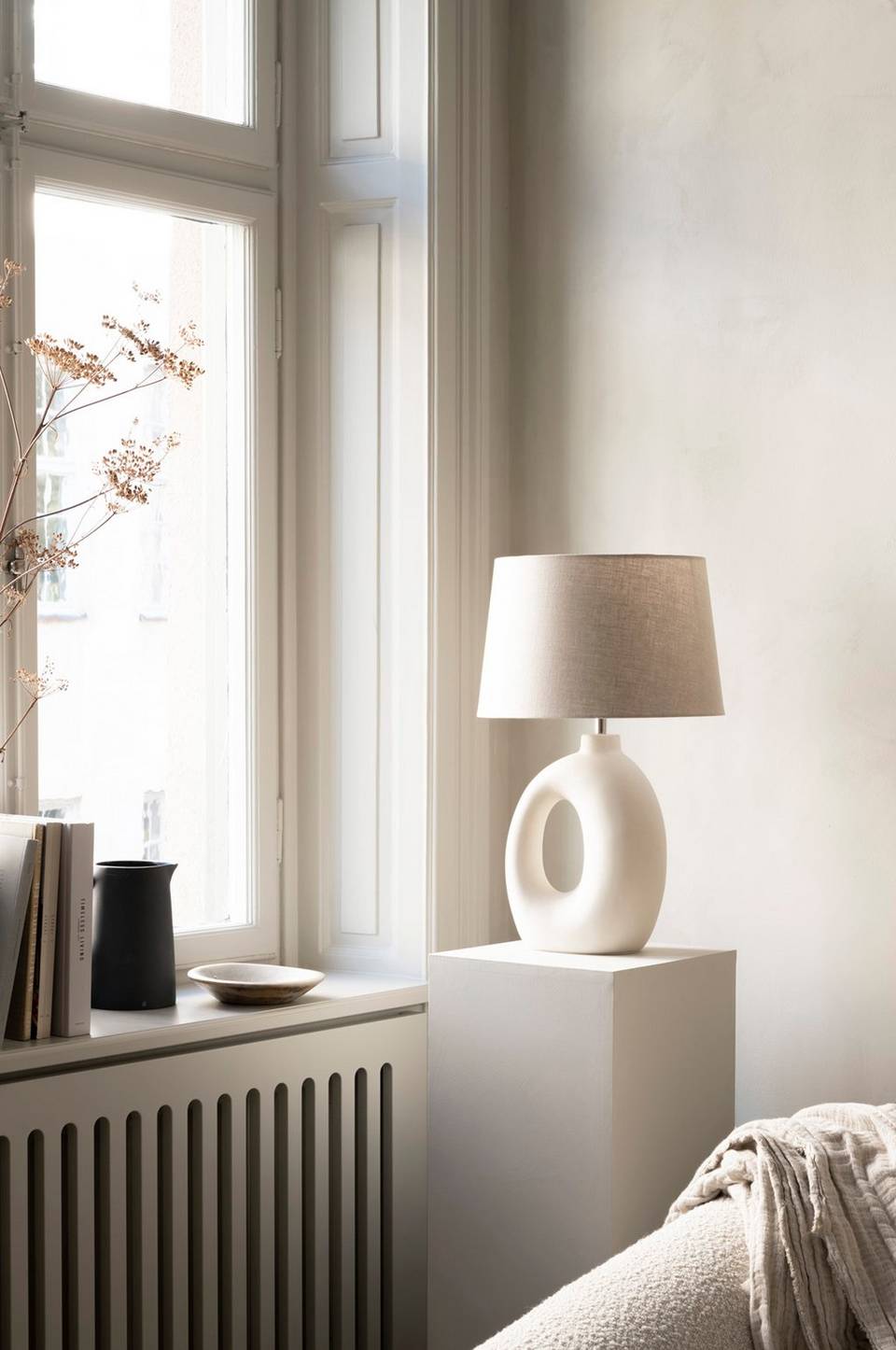 watt & VEKE Bordslampa Ada, vit från watt & VEKE, bild 2