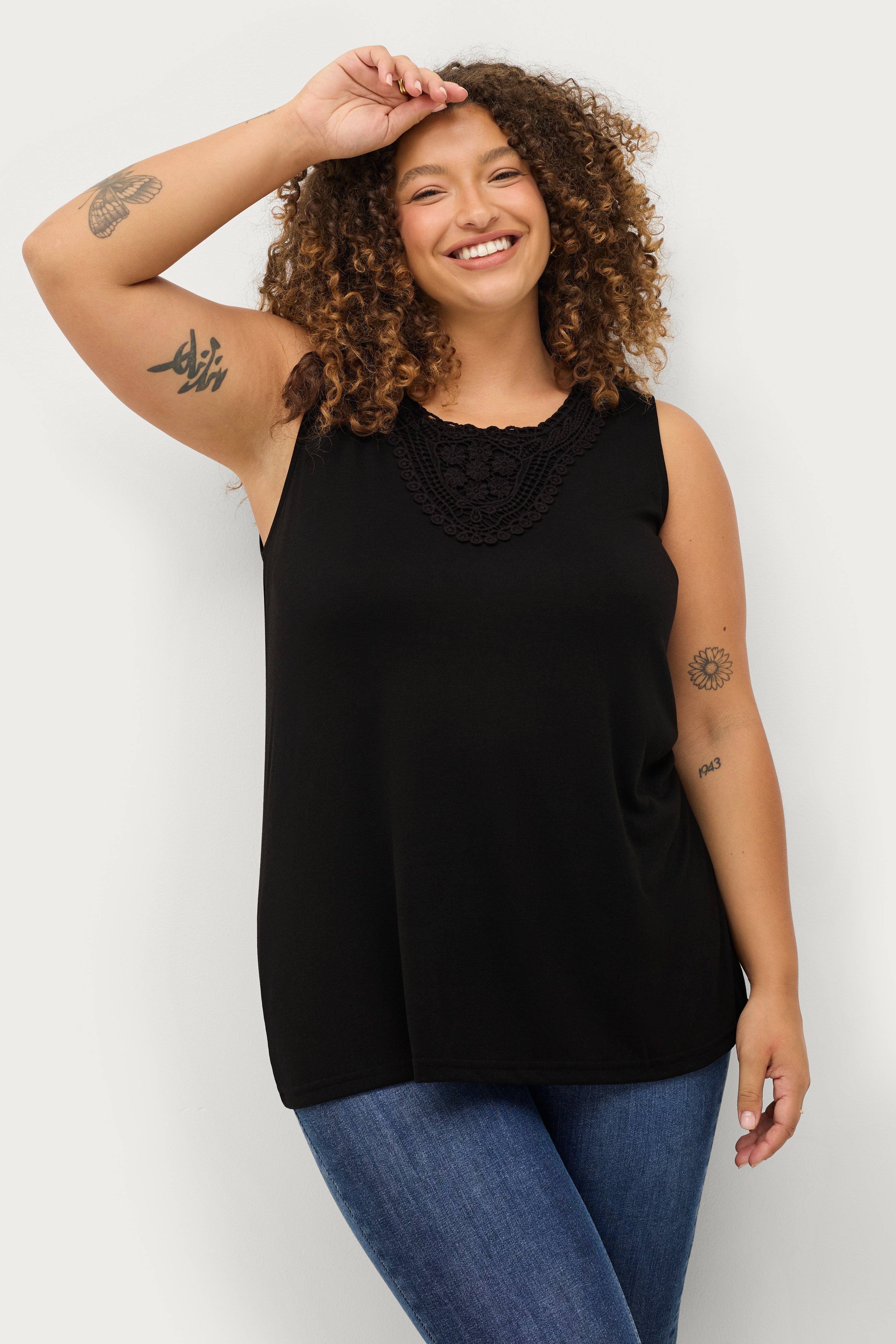 ONLY Carmakoma CARHELENA O NECK TEE - T-shirt print - black/zwart