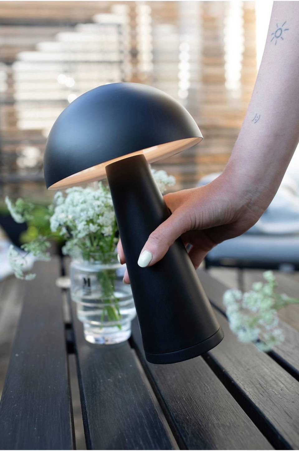 Markslöjd Uppladdningsbar bordslampa Fungi, svart från Markslöjd, bild 2