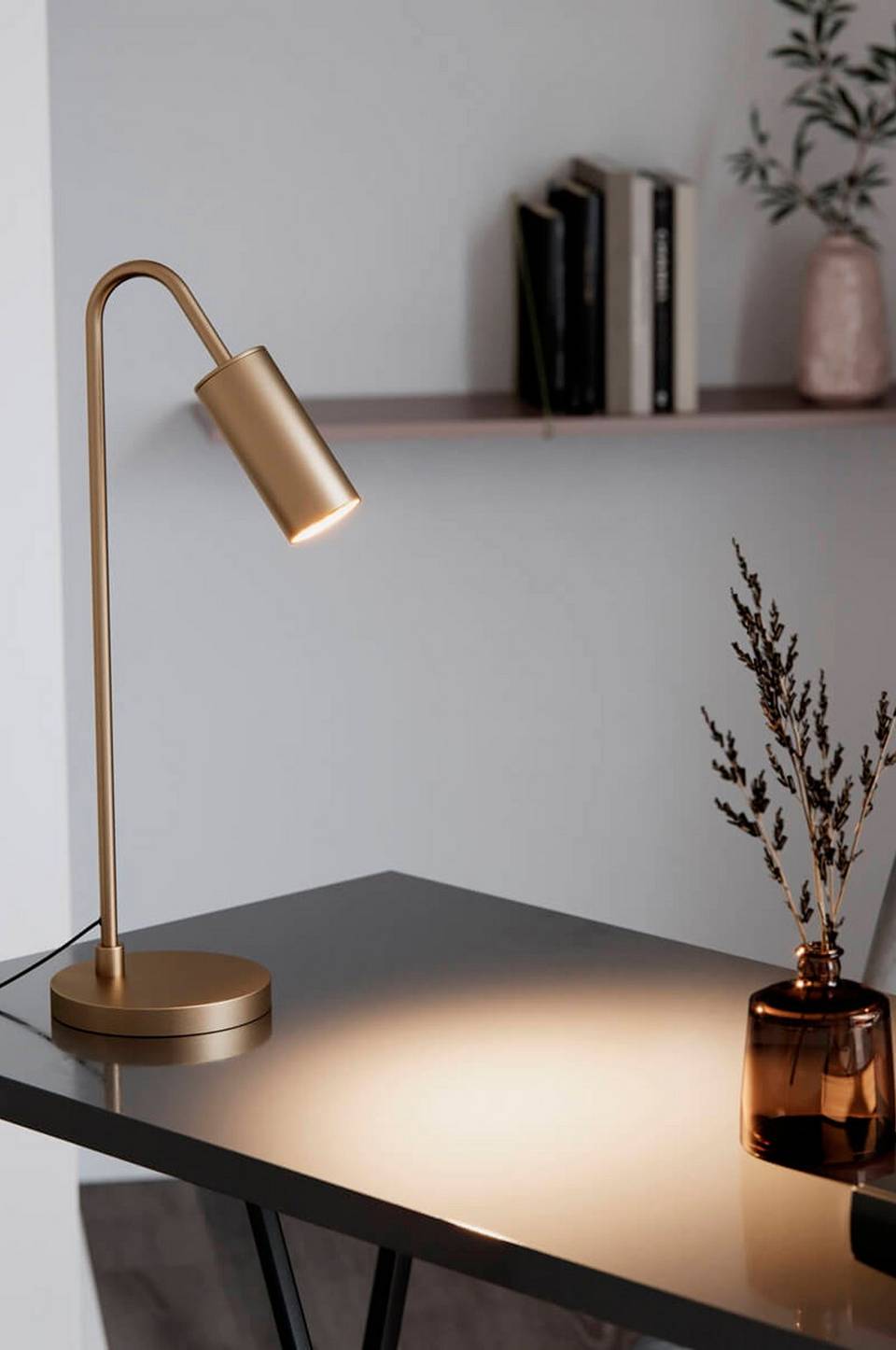 By Rydéns Bordslampa Curve Höjd 51cm, guld från By Rydéns, bild 5