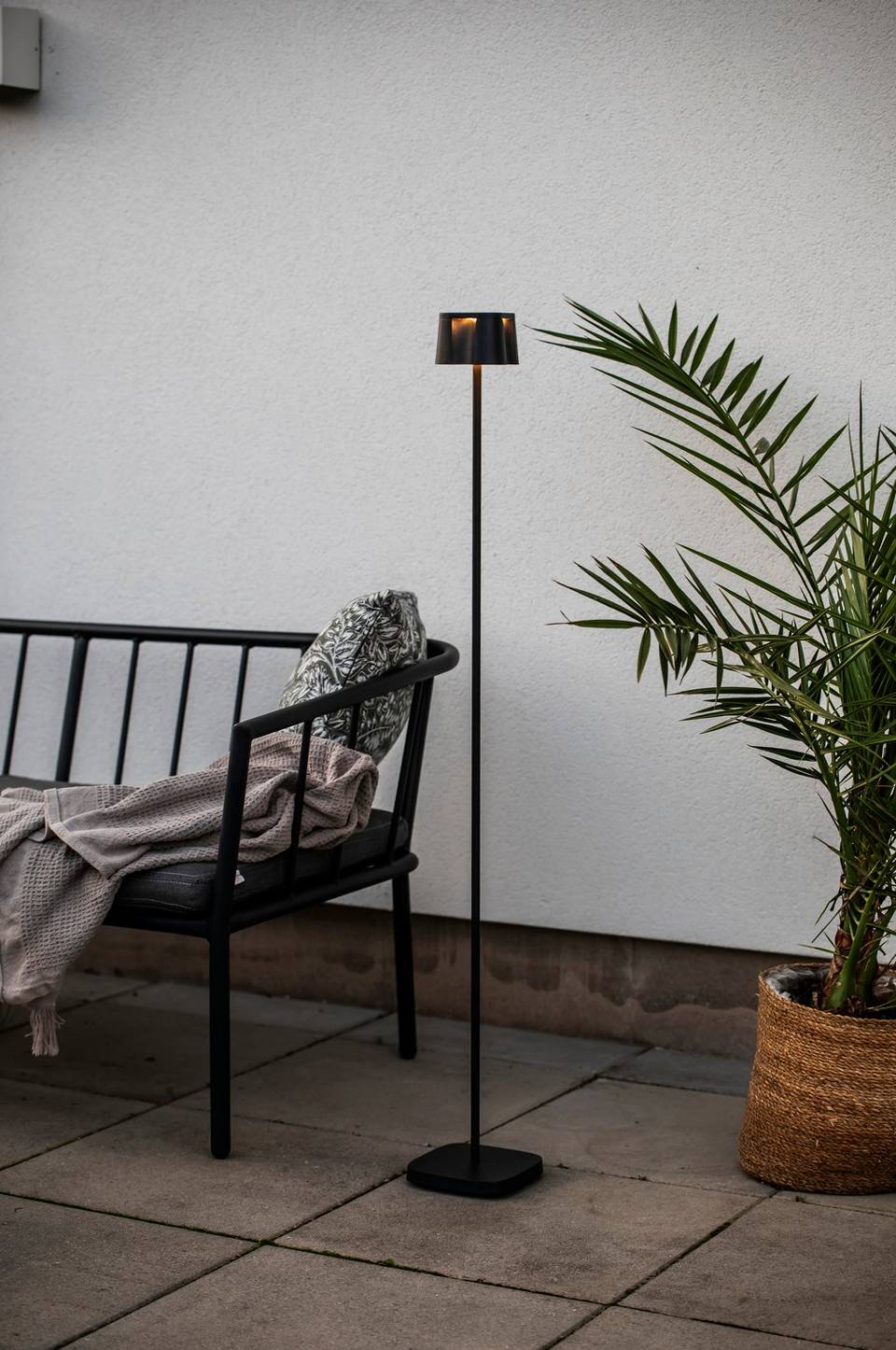 Konstsmide Golvlampa Nice Usb 120 cm, svart från Konstsmide, bild 2