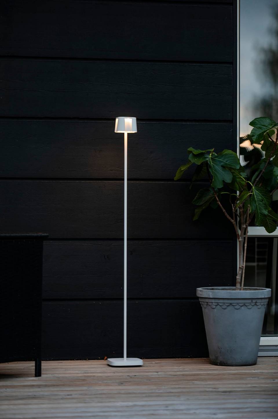 Konstsmide Golvlampa Nice Usb 120 cm, vit från Konstsmide, bild 5
