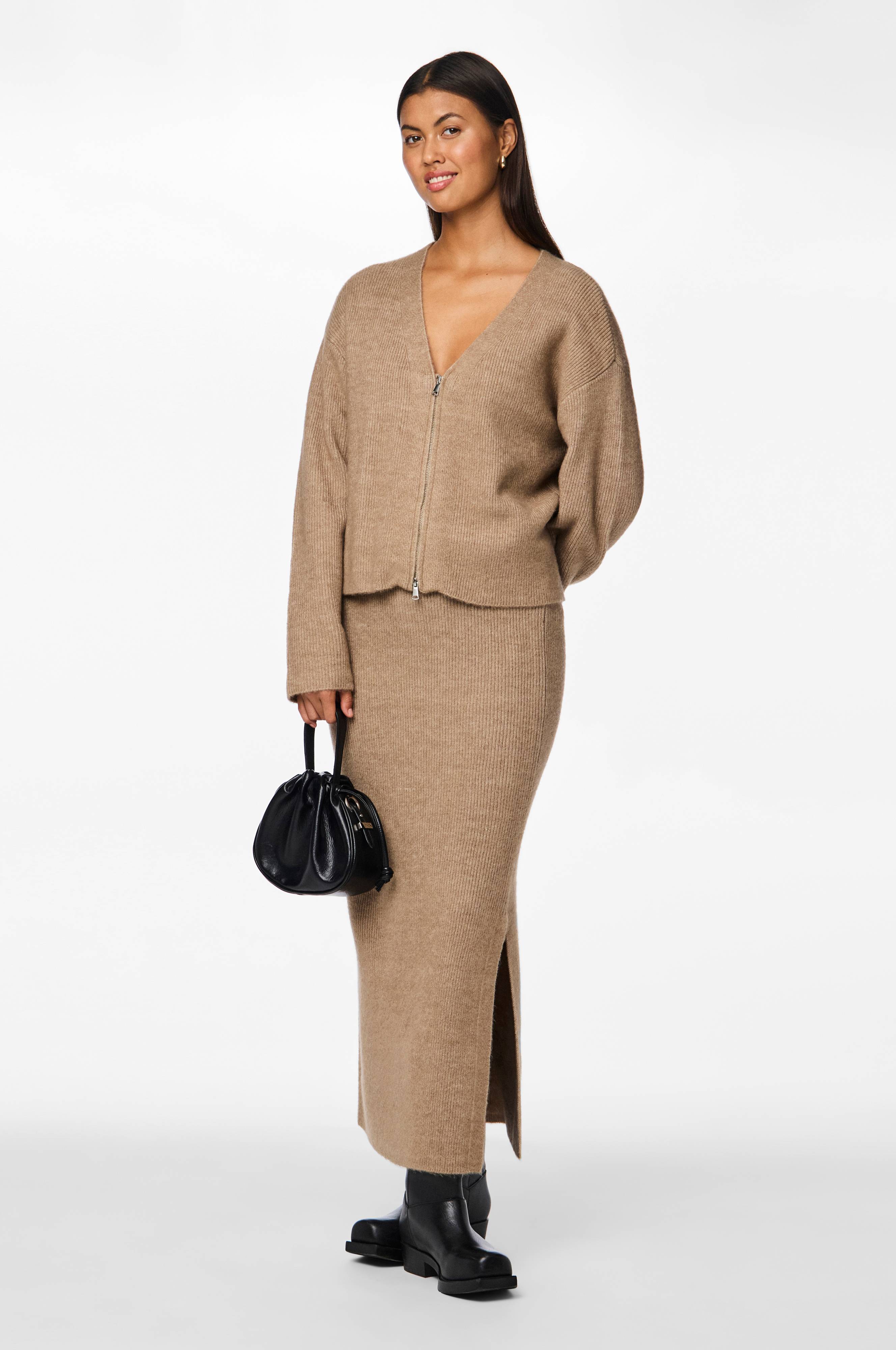 WS WINDBLOCK KNIT SKIRT ベージュ W's GORE-TEX WINDSTOPPER®TECH 2WAY EXTREME SKIRT – COVERCHORD