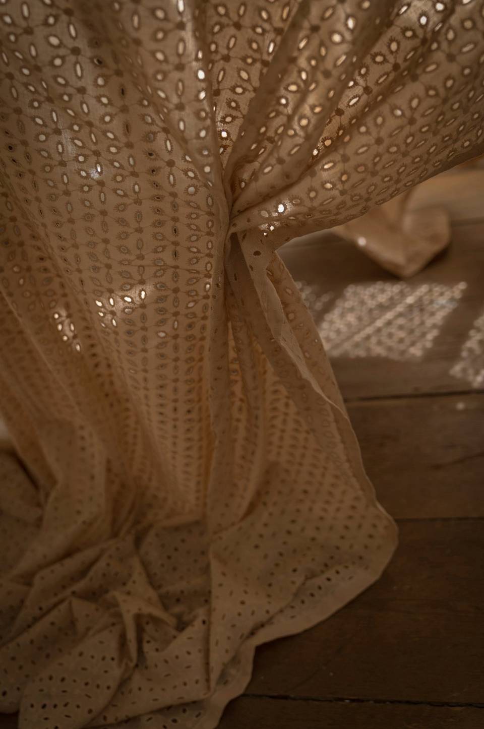 Mimou Bordsduk Broderie Anglaise, beige från Mimou, bild 2