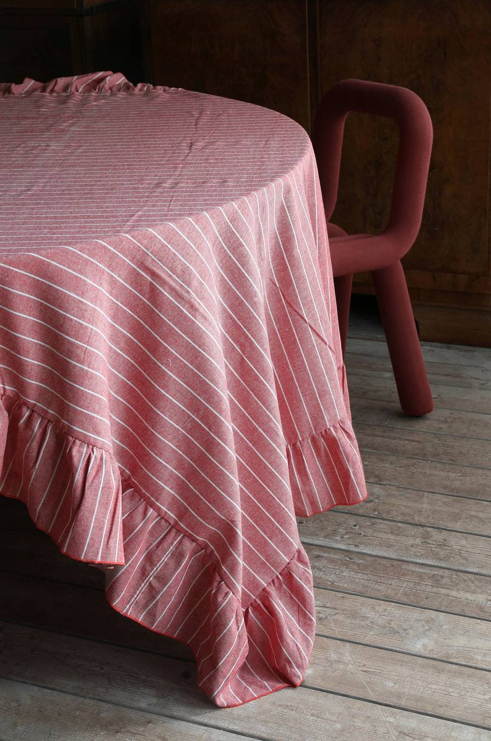 Mimou Bordsduk med volang Stripe, röd från Mimou, bild 2