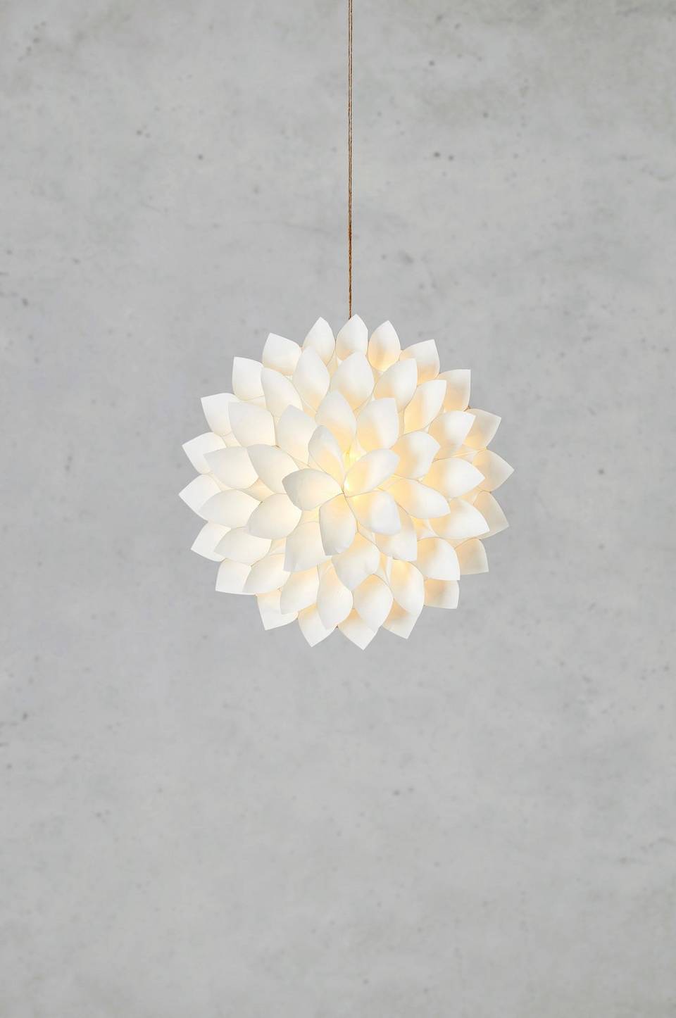 Markslöjd Vägg- och bordsdekoration Dahlia 35cm Batteridriven, vit från Markslöjd, bild 2