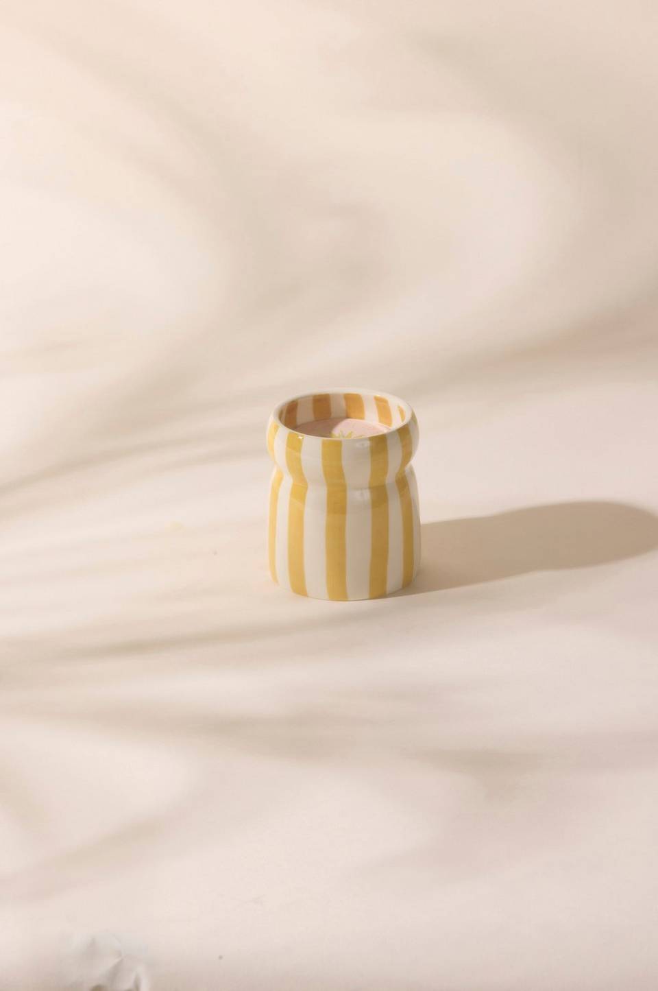 Paddywax Cabana Doftljus Rostrandig keramik Sienna Sunset Boxad, gul från Paddywax, bild 5