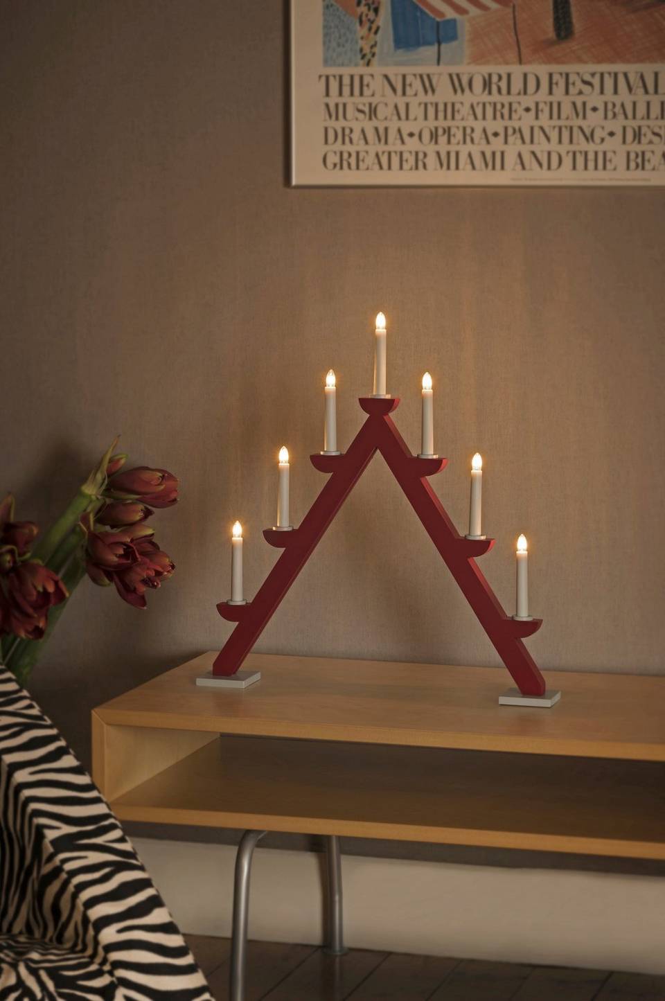 Konstsmide Ljusstake i trä, 7 glödlampor, 56 cm, röd från Konstsmide, bild 2