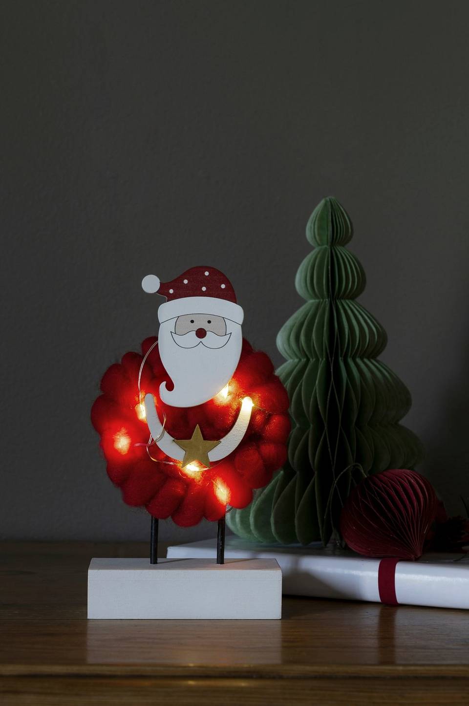 Konstsmide B/O Wood&Cotton Santa 6 LED, röd från Konstsmide, bild 2