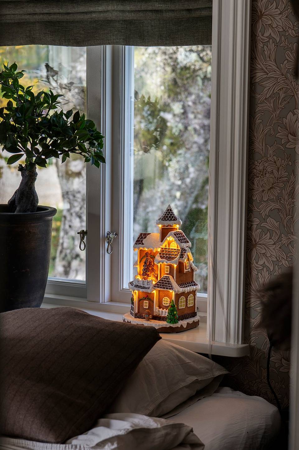 Konstsmide B/O Pepparkaksby 30 cm LED, brun från Konstsmide, bild 2