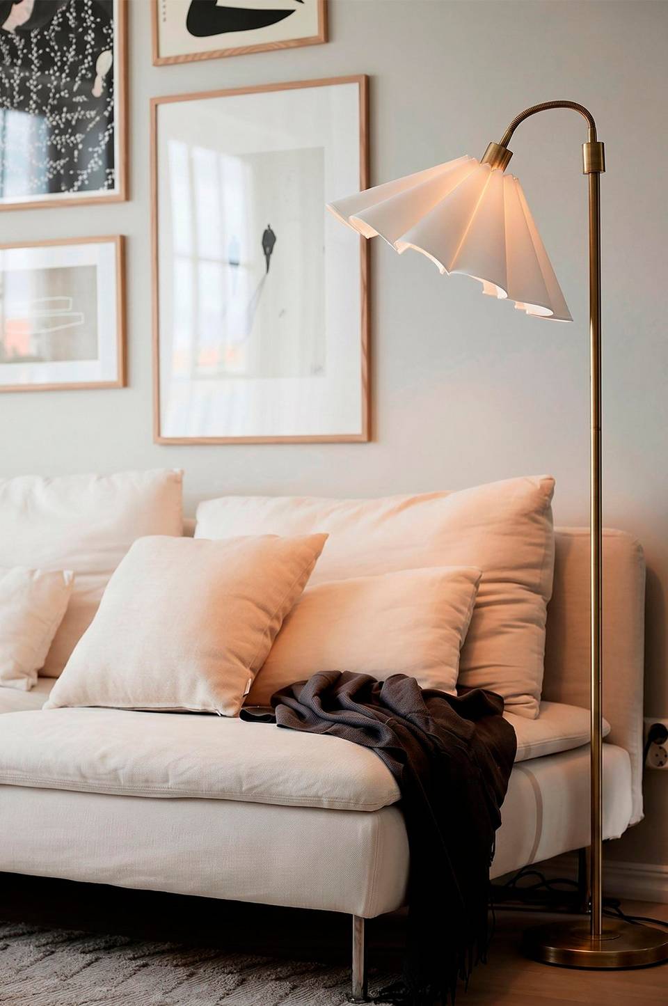 PR Home Golvlampa Amy Flex 1 Freja, guld från PR Home, bild 2