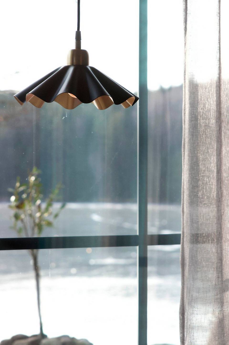 PR Home Fönsterlampa Aira, svart från PR Home, bild 2