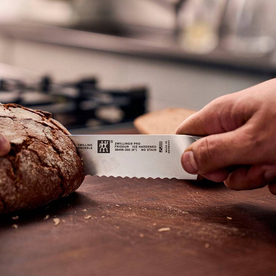 Zwilling Pro, Brödkniv 20 cm, svart från Zwilling, bild 5