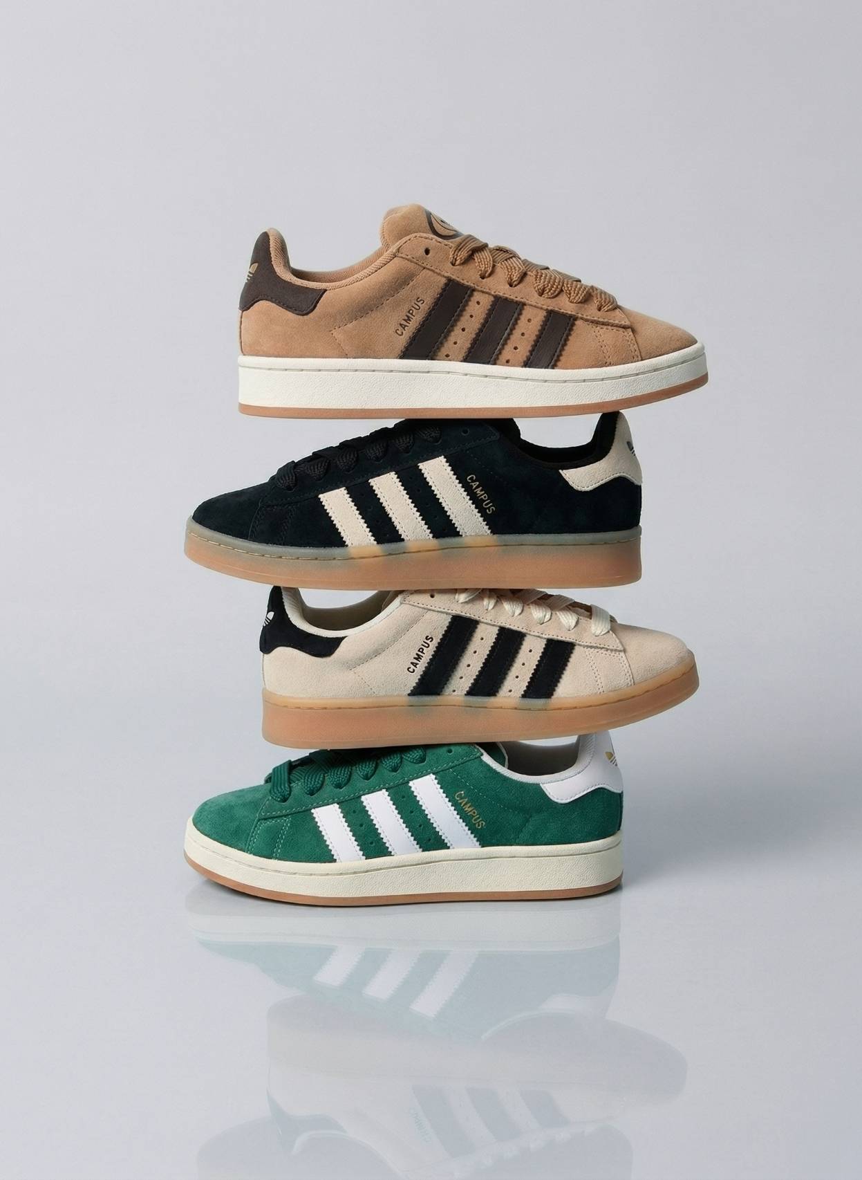 Pinottuja tennareita eri väreissä.