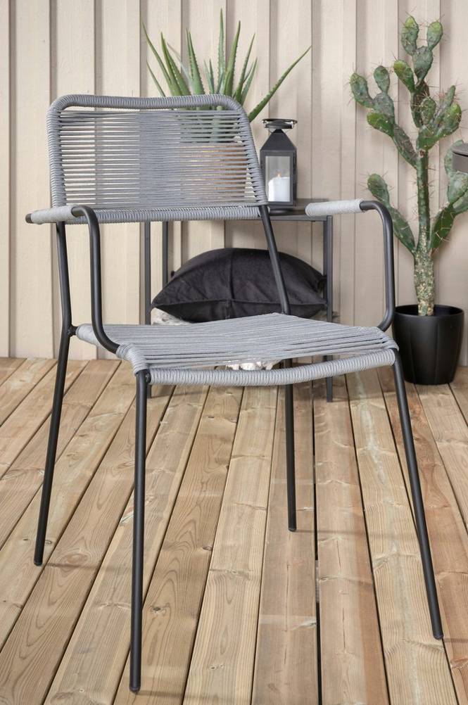 Matgrupp Backegärdet med 4 st matstolar Levis