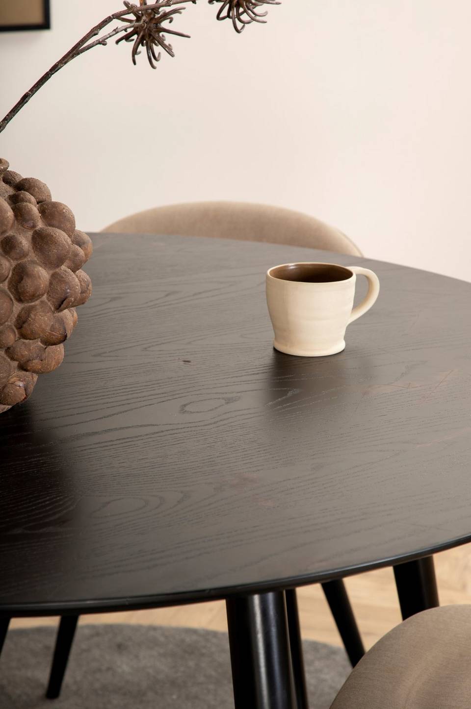 Venture Home Matgrupp Dipp med 4 st matstolar Velvet Stitches, svart från Venture Home, bild 5