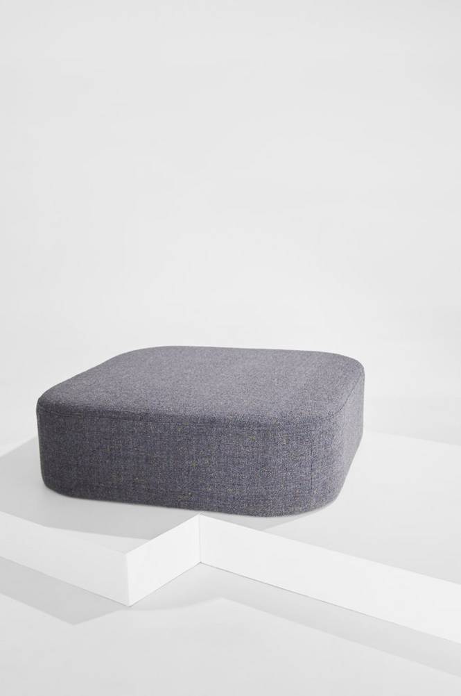 Ava stor puff i boucle 100x100 cm Mörkgrå