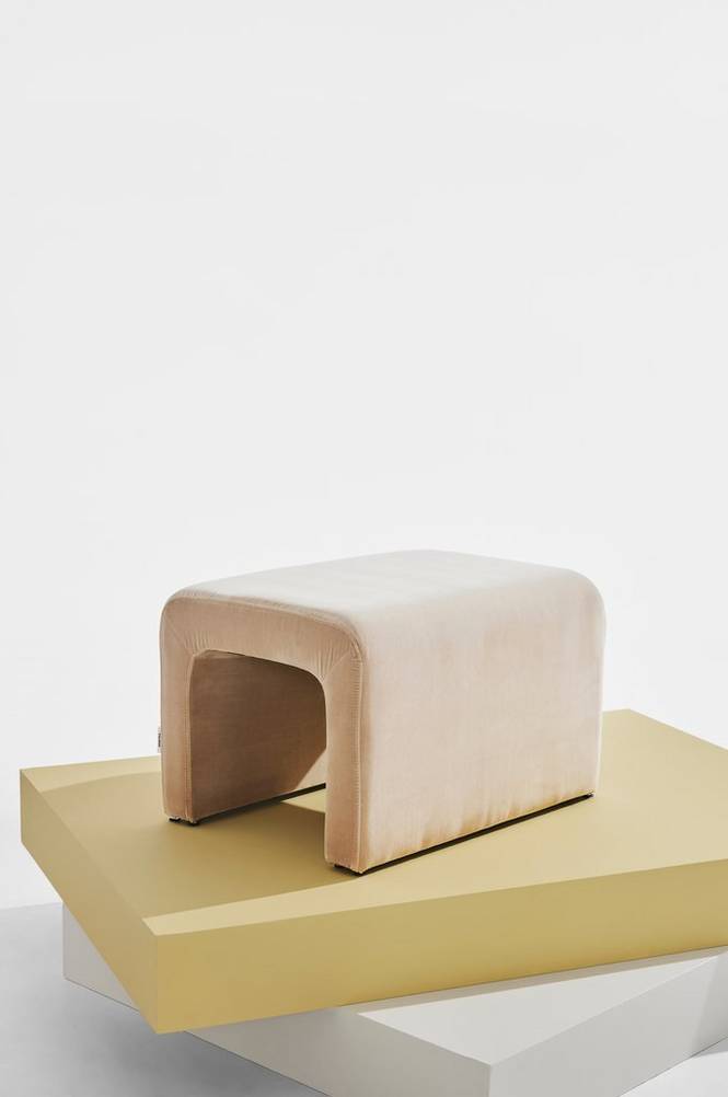 Odette fotpall i sammet Beige