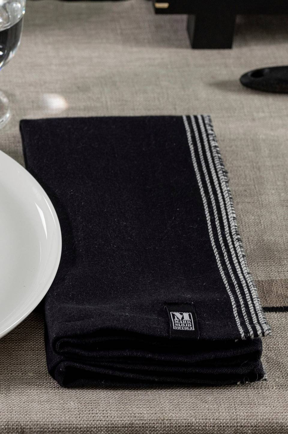 Markslöjd Servetter STENHILD 50x50cm 2-pack, svart från Markslöjd, bild 5
