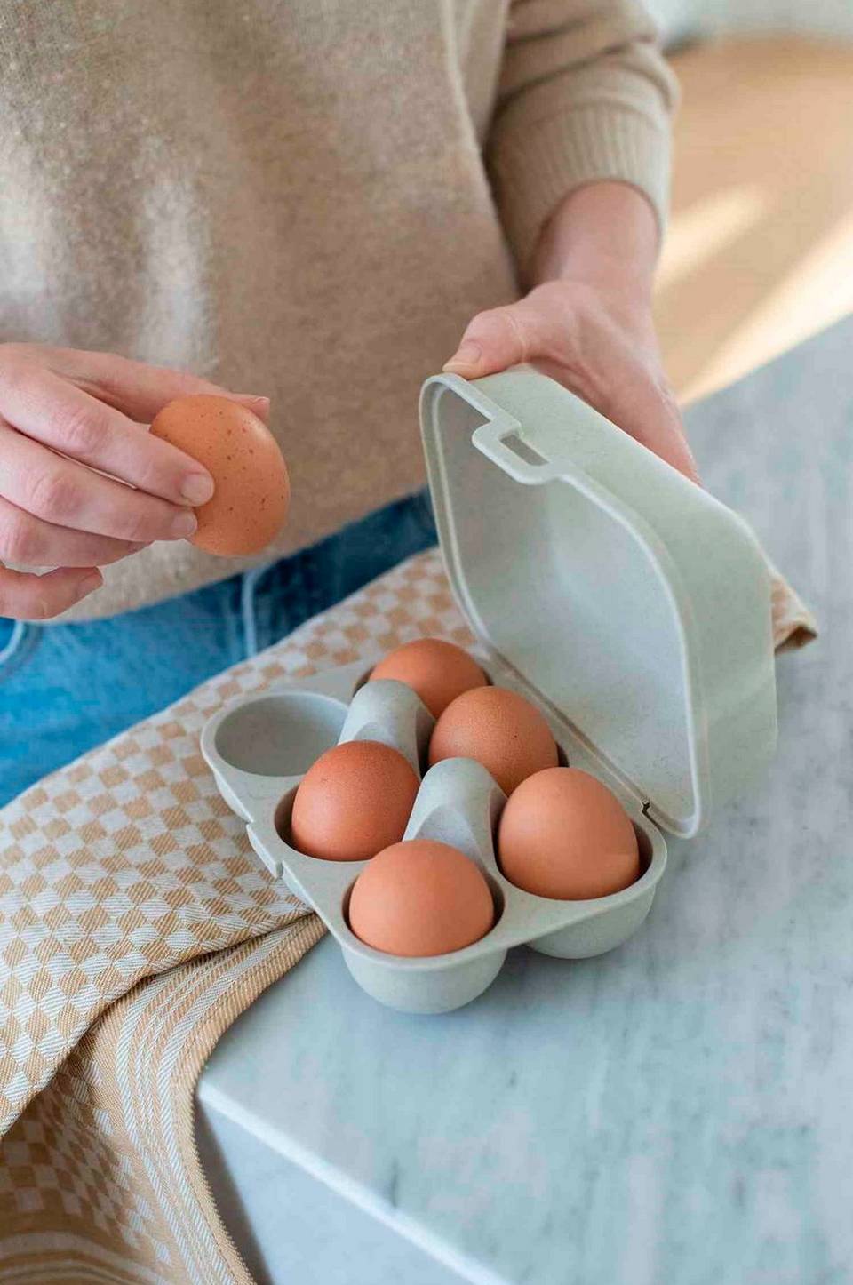 Koziol Äggkartong för 6 ägg Eggs To Go, beige från Koziol, bild 5