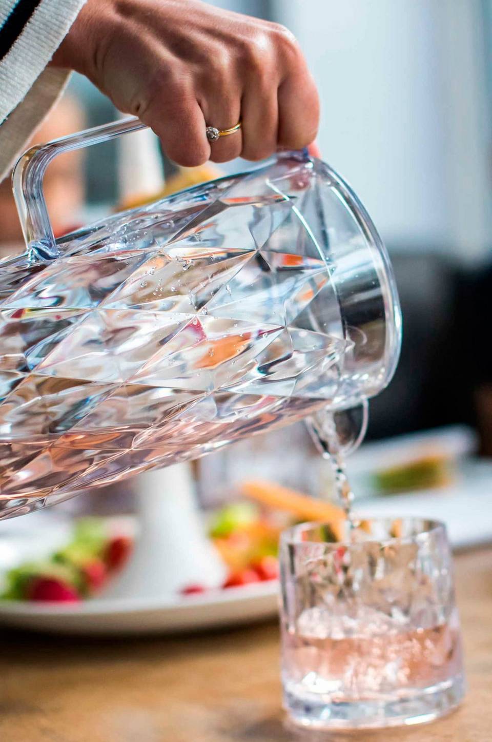Koziol Serveringskaraff CRYSTAL 1,6L, transparent från Koziol, bild 5